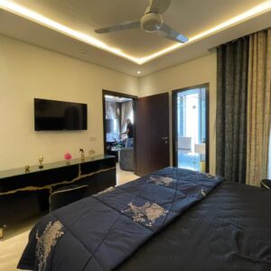 Rent Rover Lahore | Luxury Short-Term Rentals in Lahore | Dha phase 4 Gold crest mall