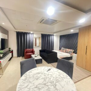 Rent Rover Lahore | Luxury Short-Term Rentals in Lahore | Dha phase 4 Gold crest mall