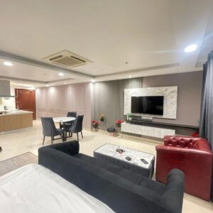 Rent Rover Lahore | Luxury Short-Term Rentals in Lahore | Dha phase 4 Gold crest mall