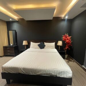 Rent Rover Lahore | Luxury Short-Term Rentals in Lahore | Dha phase 4 Gold crest mall