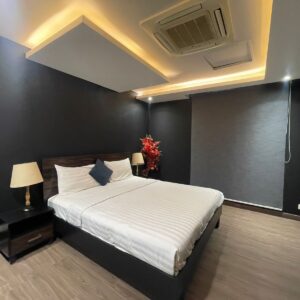 Rent Rover Lahore | Luxury Short-Term Rentals in Lahore | Dha phase 4 Gold crest mall