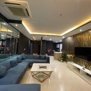 Rent Rover Lahore | Luxury Short-Term Rentals in Lahore | Dha phase 4 Gold crest mall