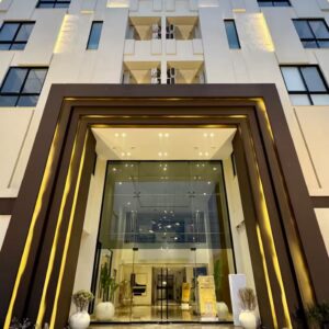 Rent Rover Lahore | Luxury Short-Term Rentals in Lahore | Dha phase 4 Gold crest mall