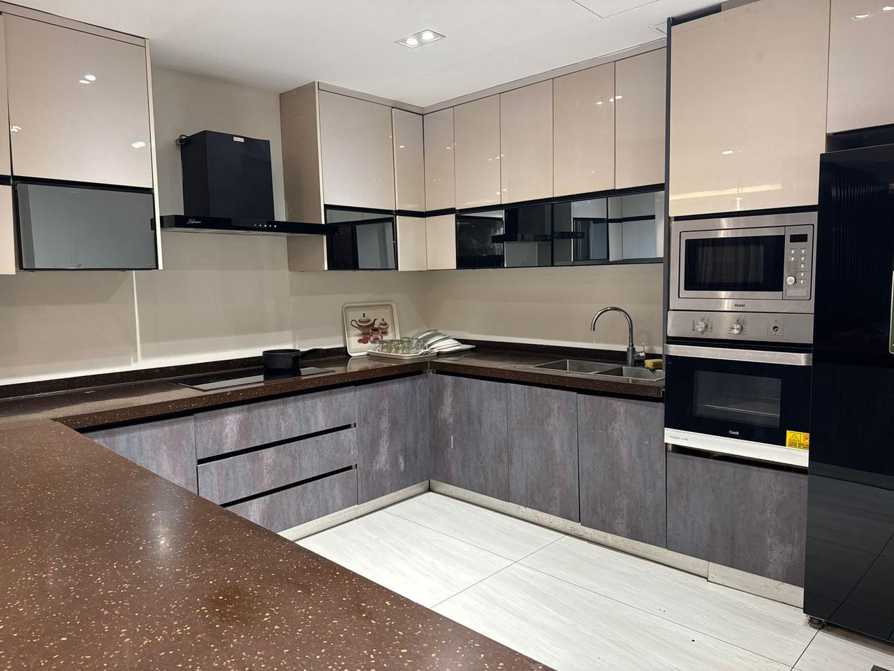 Rent Rover Lahore | Luxury short term Rentals in Lahore | pent-house-vacation-per-day-lahore Rent Rover Lahore | Luxury short term Rentals in Lahore | pent-house-vacation-per-day-lahore | Modern kitchen with sleek design.