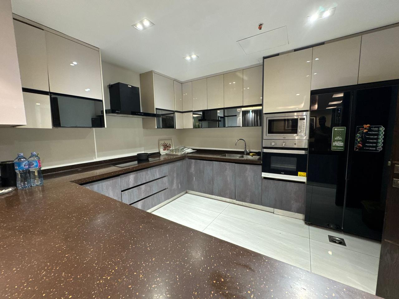 Rent Rover Lahore | Luxury short term Rentals in Lahore | pent-house-vacation-per-day-lahore Rent Rover Lahore | Luxury short term Rentals in Lahore | pent-house-vacation-per-day-lahore | Modern kitchen with sleek design.