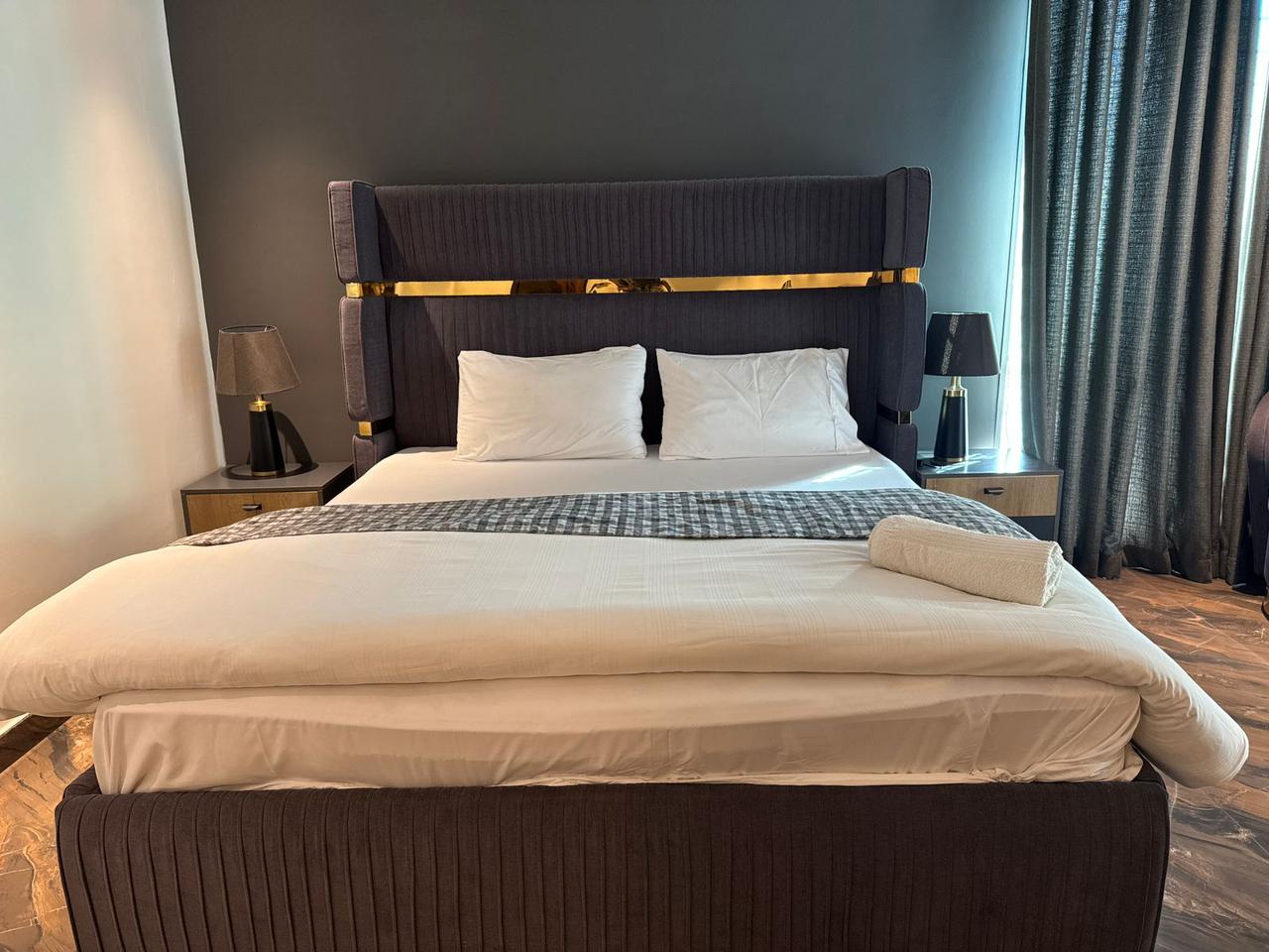 Rent Rover Lahore | Luxury short term Rentals in Lahore | pent-house-vacation-per-day-lahore Rent Rover Lahore | Luxury short term Rentals in Lahore | pent-house-vacation-per-day-lahore | modern bed room